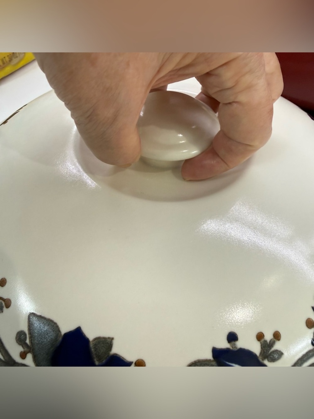 Mikasa Intaglio Arabella 2 pc Covered Casserole 9.5 ” x 2.25” - Oven to Table - Picture 10 of 11
